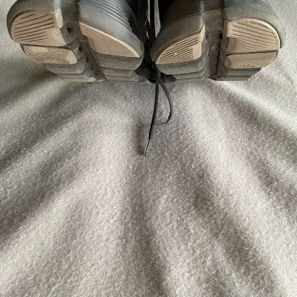 On Running Men’s Black/Charcoal Grey Size 9.5 Model 40.99706 - Picture 10 of 13